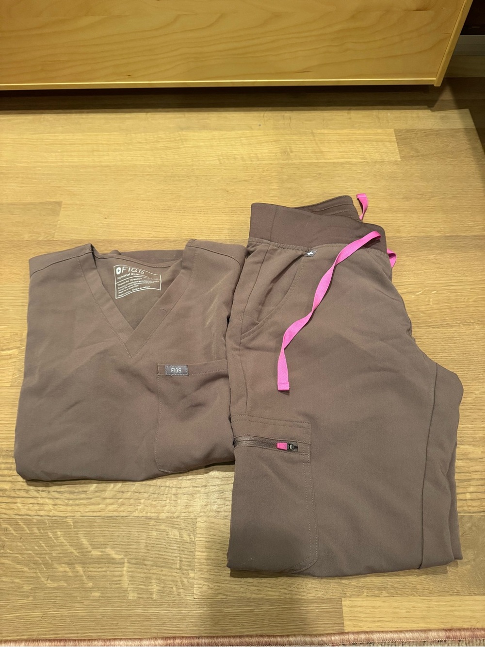 Figs Smokey Taupe Set - Picture 2 of 2